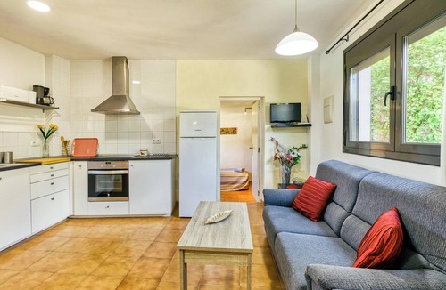Torroella de Montgri Apartment | Holiday Home 'Castell del Montgrí Baix' with Mountain Views and Wi-Fi