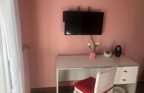Partanna Apartment | holiday home a stone's throw from Mondello Rooms air conditioning, TV and garden