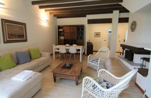 Porto Valtravaglia House | Holiday Home Alpina by Interhome