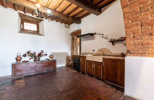Laterina House | Holiday Home "Altrove" with Private Pool, Private Terrace & Wi-Fi