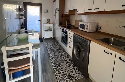 Yesa House | Holiday Home 'Amets' with Mountain Views and Private Garden