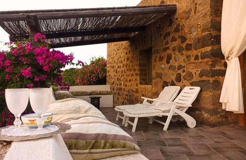 Pantelleria House | Holiday Home 'Antico Dammuso Al Tramonto' with Sea View and Private Garden