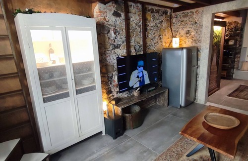 Marina di Carrara House | Holiday Home 'Bilocale Stile Loft Centro Storico' with Wi-Fi and Air Conditioning