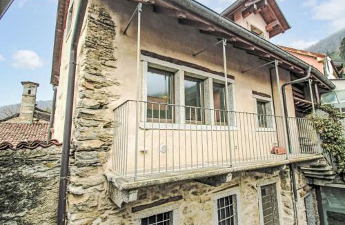 Bracchio House | Holiday Home Casa dei Gelsomini by Interhome