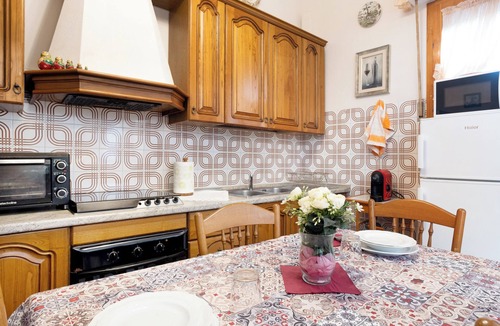 Torre del Lago Puccini House | Holiday Home 'Casa Delle Ortensie' with Private Terrace, Private Garden and Wi-Fi