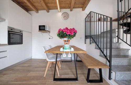 Erve House | Holiday Home 'Casa Il Butto' with Mountain View, Shared Garden and Balcony