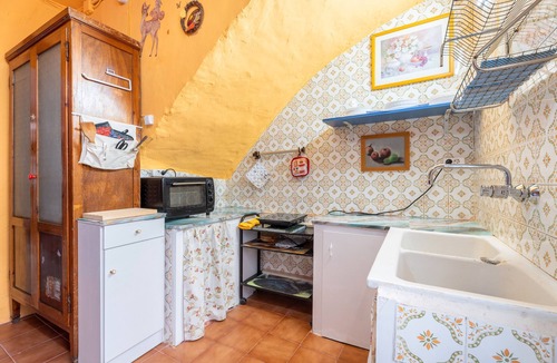 Navarres House | Holiday Home 'Casa Ratón Perez' with Private Terrace, Wi-Fi and Air Conditioning