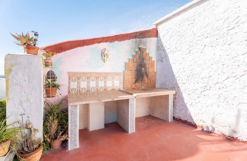 Navarres House | Holiday Home 'Casa Ratón Perez' with Private Terrace, Wi-Fi and Air Conditioning