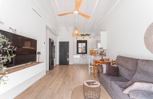 Catral House | Holiday Home 'Catral Alfalfar' with Private Pool, Wi-Fi and Air Conditioning
