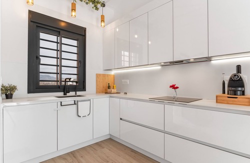 Catral House | Holiday Home 'Catral Alfalfar' with Private Pool, Wi-Fi and Air Conditioning