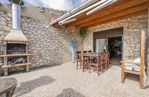Maials House | Holiday Home 'El Petit Maialenc' with Mountain View and Air Conditioning