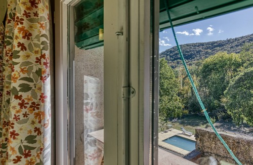 Beguda House | Holiday Home 'La Rectoría De Castellar' with Mountain View, Pool, Garden & Wi-Fi