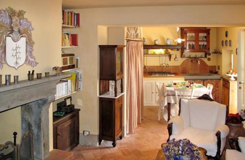 Tresana House | Holiday Home Flora by Interhome