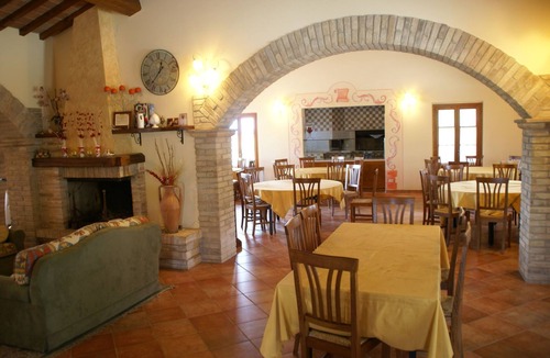 Bettona House | Holiday Home in Bettona with Pool & Near Assisi
