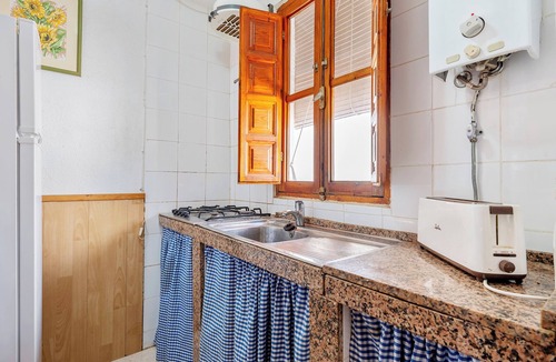 Ardenya House | Holiday Home 'Josefina Y Tomas' with Sea Views, Wi-Fi
