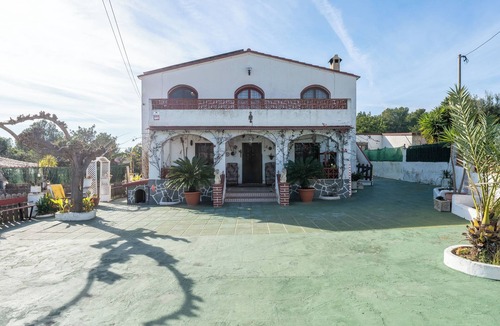 Ardenya House | Holiday Home 'Josefina Y Tomas' with Sea Views, Wi-Fi