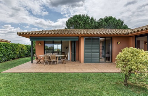 Navata House | Holiday Home 'Josi' with Shared Pool, Private Terrace and Wi-Fi