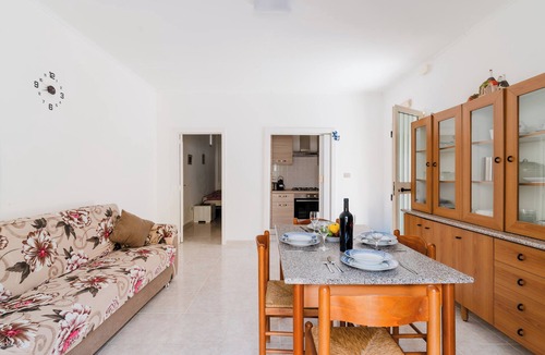 Santa Maria al Bagno House | Holiday Home 'Julia' with Private Terrace and Air Conditioning