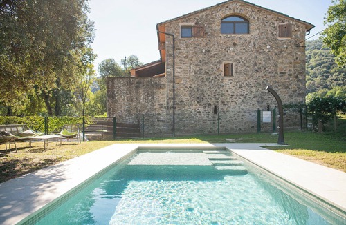 Beguda House | Holiday Home 'L'Altell' with Mountain Views, Wi-Fi and Air Conditioning