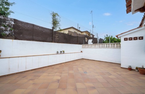 Albinyana House | Holiday Home 'La Casita' with Private Terrace, Wi-Fi and Air Conditioning