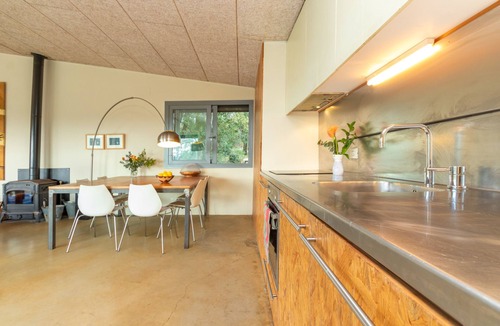Pins House | Holiday Home "La Casita Del Bosque" with Private Terrace, Private Garden & Wi-Fi