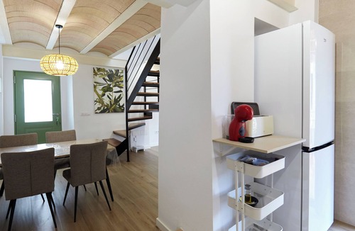 Cazorla House | Holiday Home 'La Casita Verde' with Mountain View, Wi-Fi and Air Conditioning