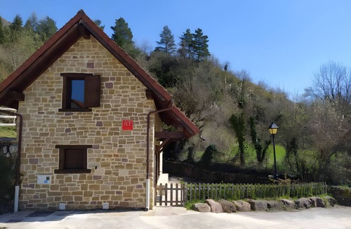 Arce House | Holiday Home 'La Central De Azparren' with Wi-Fi