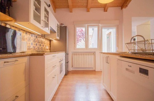 Cerezo de Abajo House | Holiday Home 'La Casa Del Maestro' with Mountain Views, Private Pool and Wi-Fi