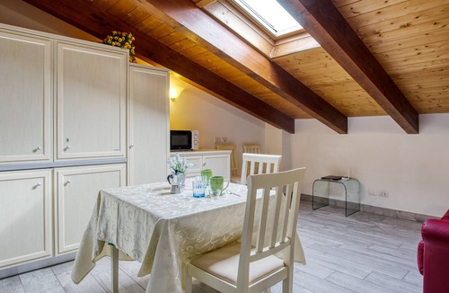Valfabbrica House | Holiday Home "Le More - Casa Zara" with Shared Garden & Wi-Fi