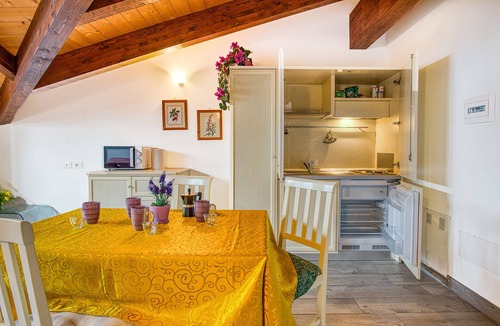 Valfabbrica House | Holiday Home "Le More - Casa Zoe" with Shared Garden & Wi-Fi