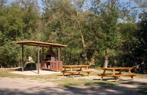 Beguda House | Holiday Home 'Lledoner' with Mountain View, Shared Pool and Wi-Fi