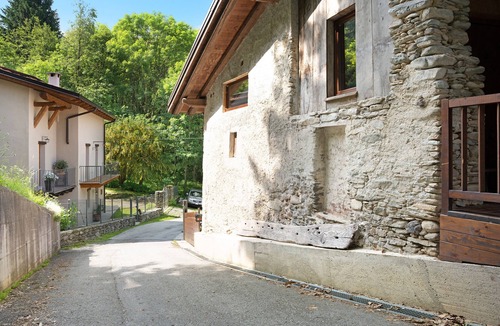 Peveragno House | Holiday Home 'Lupus In Fabula' with Mountain View, Private Terrace and Shared Garden