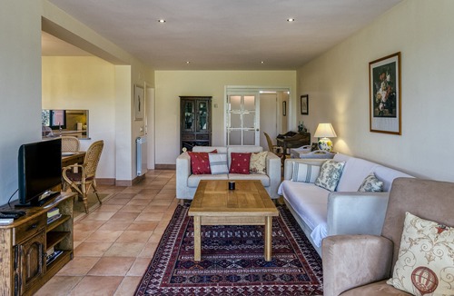 Navata House | Holiday Home "Marta" with Shared Pool & Wi-Fi