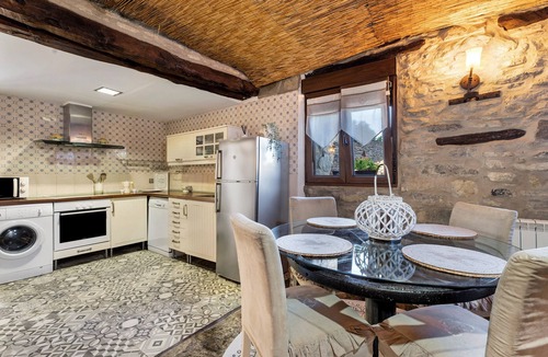 Caldearenas House | Holiday Home 'Regalate Paz 2' with Mountain View, Private Pool and Wi-Fi