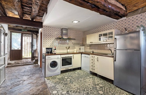 Caldearenas House | Holiday Home 'Regalate Paz 2' with Mountain View, Private Pool and Wi-Fi