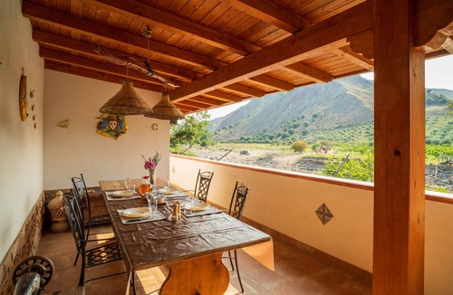Bronte House | Holiday Home 'Teleferica' with Mountain View, Wi-Fi and Air Conditioning