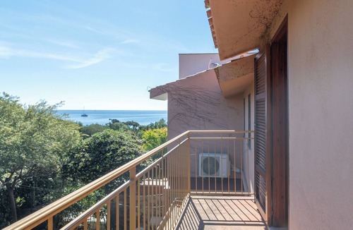 Porto Ottiolu House | Holiday Home 'Tulipano' with Sea View and Shared Terrace