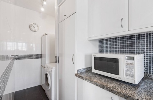 Orihuela Costa House | Holiday Home "Un Regalo de Corazón" with Shared Pool & Wi-Fi