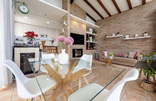 Canyelles House | Holiday Home 'Valle De Los Sueños' with Mountain Views, Wi-Fi and Air Conditioning