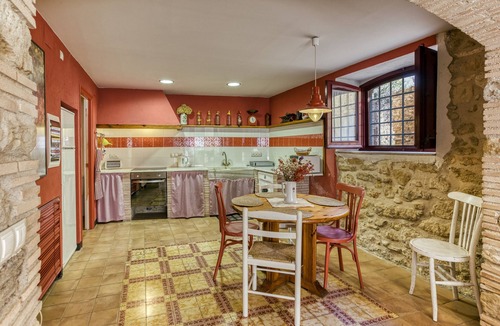 Orriols House | Holiday Home 'Vermella' with Wi-Fi