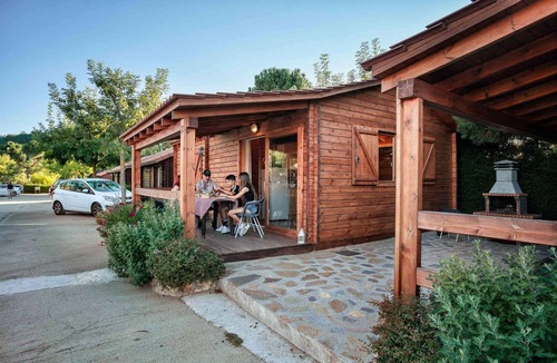 Prades House | Holiday home with outdoor pool