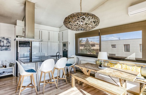 Perelada House | Holiday Home with Pool and in a Golf Zone