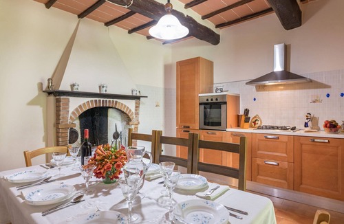 Scalvaia Villa | Holiday house with private garden and pool in a typical Tuscan hamlet.