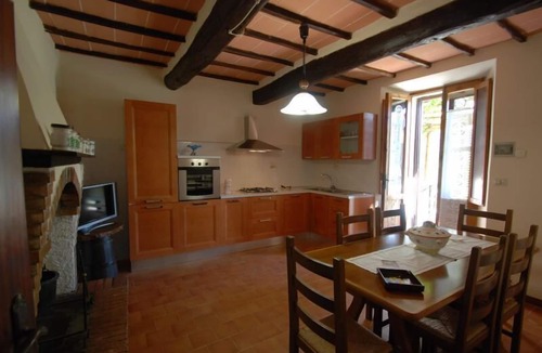 Scalvaia Villa | Holiday house with private garden and pool in a typical Tuscan hamlet.