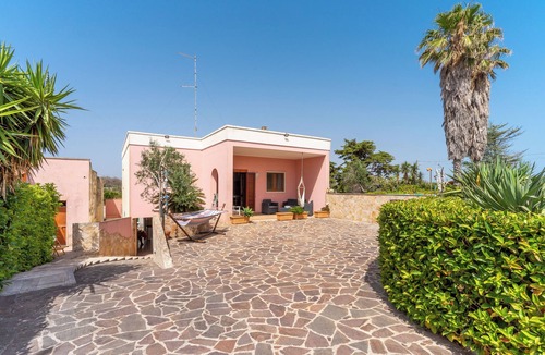 Torre Specchia Ruggeri Apartment | Holiday Apartment "Monolocale Amare 2" close to the Beach with Garden