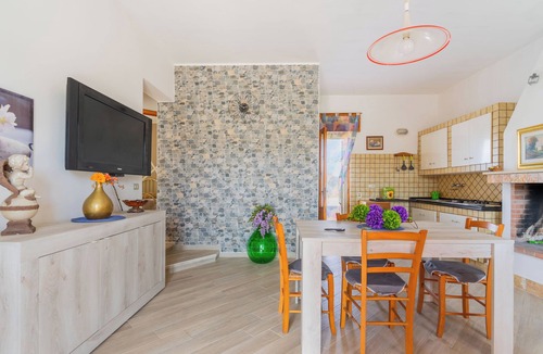 Torre Specchia Ruggeri Apartment | Holiday Apartment Amare 1 close to the Beach with Covered Terrace & Garden