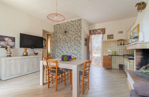 Torre Specchia Ruggeri Apartment | Holiday Apartment Amare 1 close to the Beach with Covered Terrace & Garden