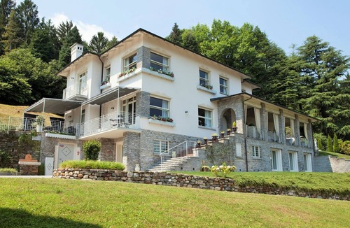 Baveno Villa | holiday vacation villa rental italy, lake district, lake maggiore, view, pool, air conditioning, short term long term ho