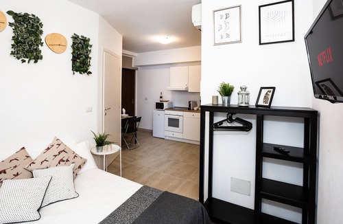 Crescenzago House | HomeHotel - Paruta 65 Teti