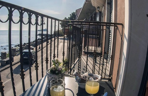 Capo Mulini House | Homerez - 10 m away from the beach! House for 4 ppl. with balcony at Capo Mulini